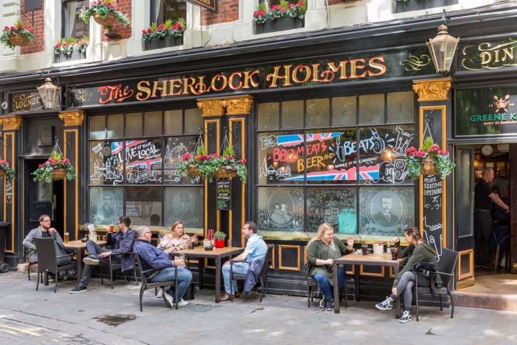 The Sherlock Holmes Pub ravira autant les fans inconditionnels que les novices ou les simples curieux